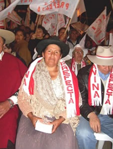 La CAINCO financió la contratación de asesores extranjeros para la entonces candidato a prefecta del departamento de Chuquisaca, Savina Cuellar.