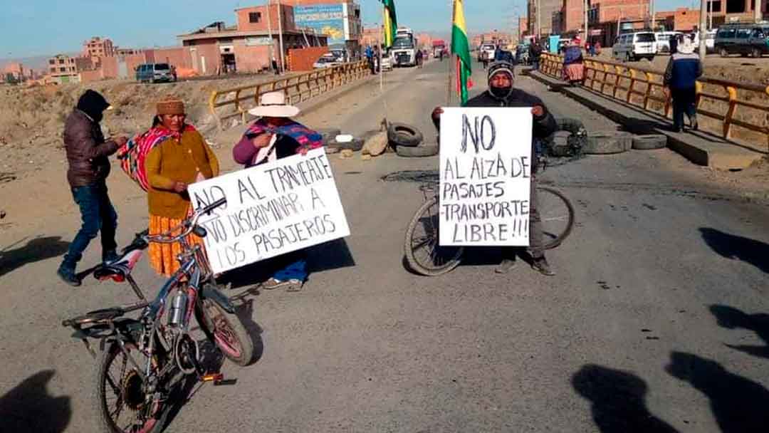 Vecinos Y Gremiales De Los Distrito 8 Y 4 De El Alto Bloquean Por ...