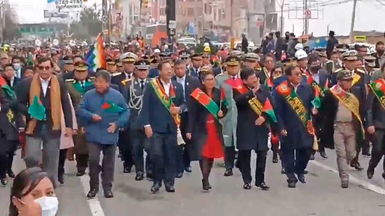 Inicia el desfile cívico - militar por el 38 aniversario de El Alto