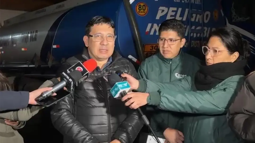 El ministro de Hidrocarburos y Energías, Franklin Molina, y el director de la ANH, Germán Jiménez, en declaraciones a la prensa.