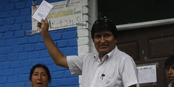 Evo Morales, presidente de Bolivia, vota en Villa 14 de Septiembre e insta a los ciudadanos a sufragar