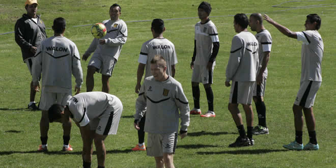 Jugadores de The Strongest en la reanudación de entrenamientos, en Achumani.