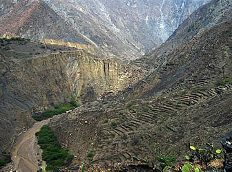 Sitio de terrazas agrícolas de Angostura (Quilambaya) sobre el río La Paz