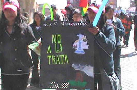 Marchan en contra de la trata y tráfico de persona en la ciudad de El Alto
