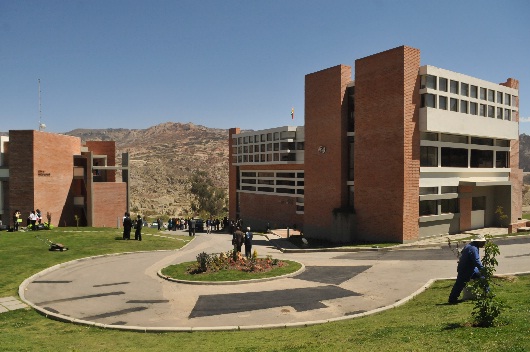 Fachada de las instalaciones de la UPB en el campus de Achocalla.