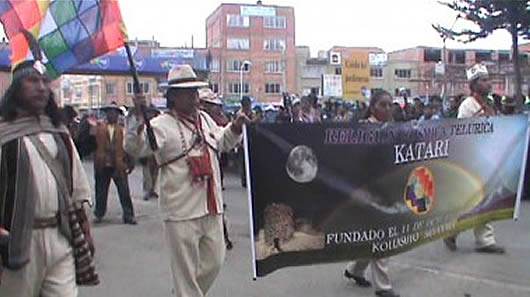 Desfile cívico militar en la ciudad de El Alto