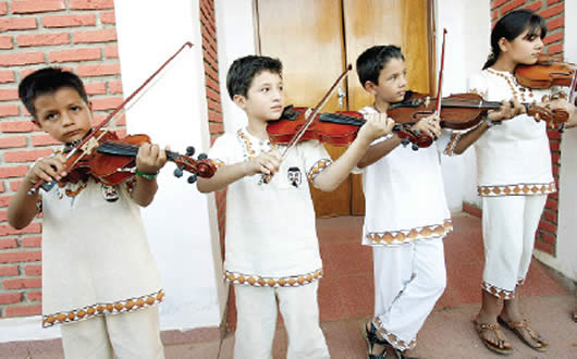 Niños del coro de la iglesia de San José de Chiquitos