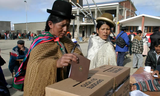 Más mujeres que hombres votarán en las elecciones generales Bolivia 2014