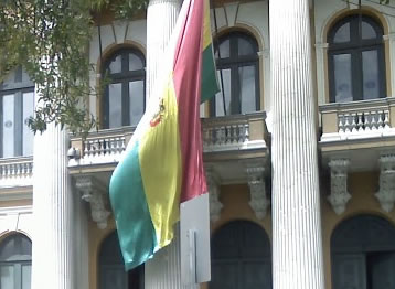 Este lunes deberán renunciar los ciudadanos que quieran habilitarse como candidatos a las Gobernaciones y Alcaldías de Bolivia.