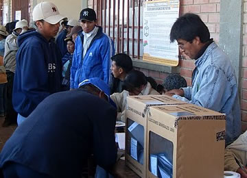 Poco menos de 4.000 bolivianos volverán el domingo a las urnas para perfeccionar el sufragio que el OEP observó por defectos técnicos en Oruro.