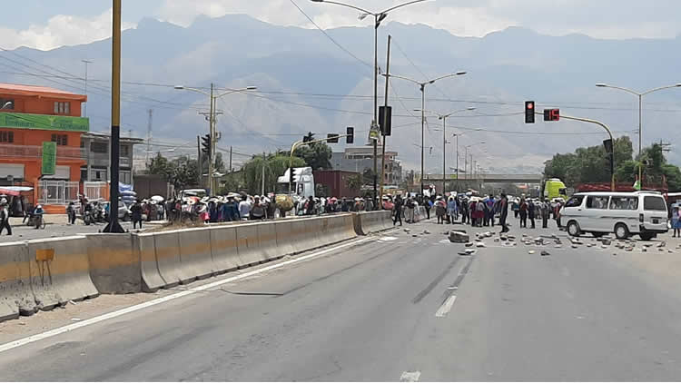 Bloqueos en el municipio de Sipe Sipe, del departamento de Cochabamba.