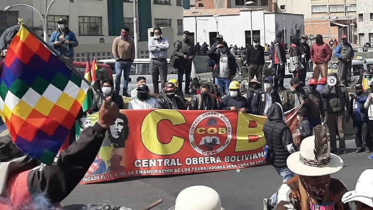 La Central Obrera Boliviana (COB) y el magisterio marcharon desde El Alto.