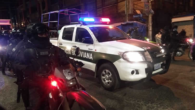 Policía interviene una fiesta en #ElAlto y captura 16 personas