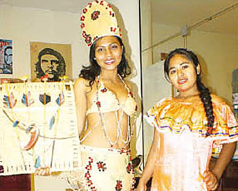 Las reinas de la tradición 2010 y 2011 de San Borja.