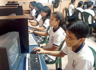 Estudiantes de computación en Bolivia