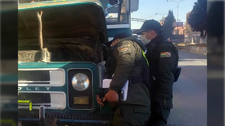Un chofer de 40 años de microbús murió por asfixia en la ciudad de El Alto