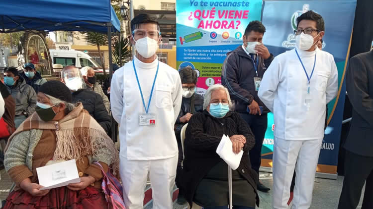 nicia prueba piloto de vacunación masiva en ocho puntos de La Paz y El Alto