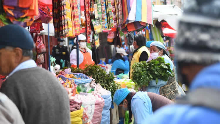 Evitar aglomeración de personas en los mercados de La Paz y El Alto.
