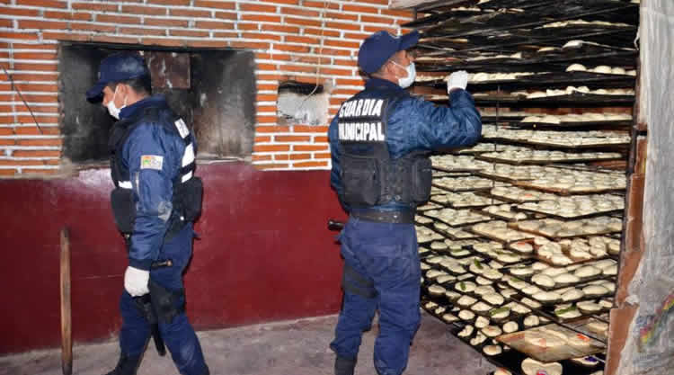 Inspeccionan hornos de panificación en la ciudad de El Alto.