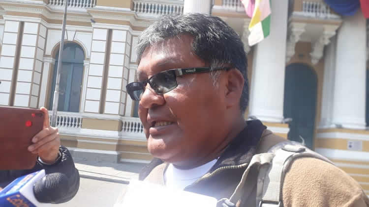 Eddy Condori, representante de los choferes de base de la ciudad de El Alto.