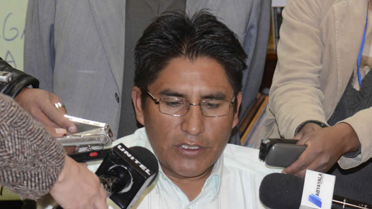 Félix Patzi, gobernador de La Paz, durante una conferencia de prensa.