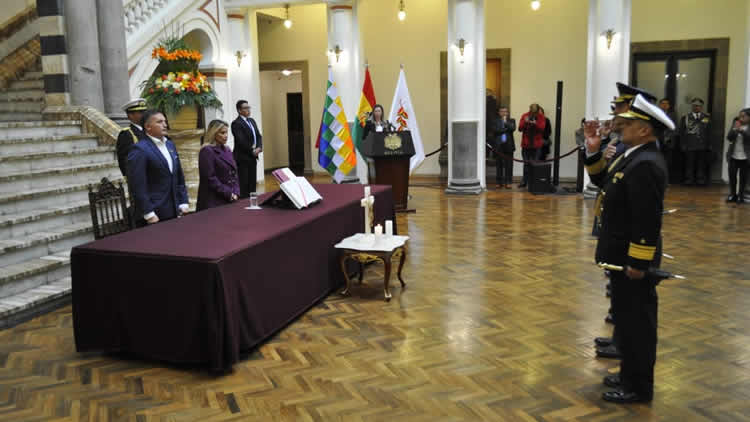 Presidenta Áñez posesiona al nuevo Alto Mando Militar