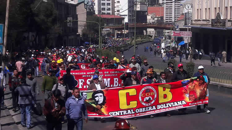 Central Obrera Boliviana (COB) marcha por el centro paceño.