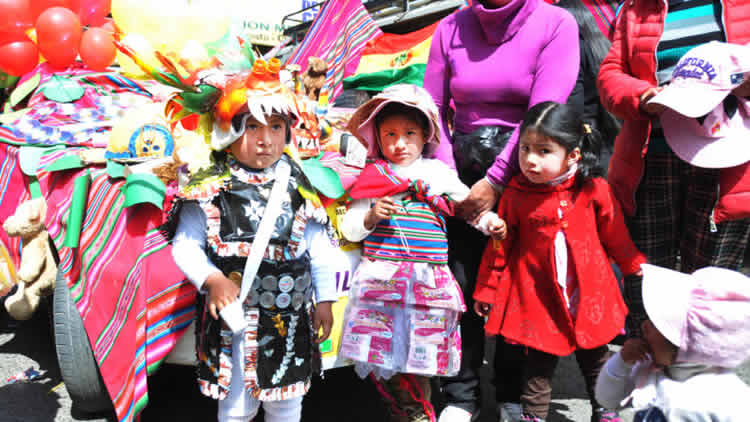 Corso Infantil en El Alto se caracterizará con material reciclado