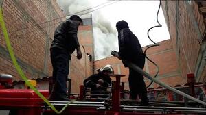 Unidades educativas cercanas al incendio de la Uyustus suspenden actividades