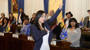 Adriana Salvatierra asume presidencia de la Cámara de Senadores