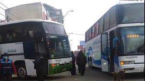 Buses y minibuses continúan operando desde Villa Bolívar 