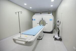 Dotan un tomógrafo y 34 camas al hospital Japonés