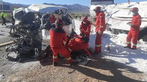 Tráiler colisiona contra un minibús y deja 14 personas fallecidas en la carretera Oruro – Potosí