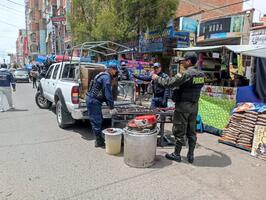 Hallan alimentos vencidos en locales de comida sin licencia en Villa Dolores