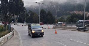 Reducen carriles en la autopista La Paz - El Alto por un sifonamiento