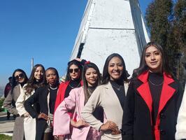 Candidatas al Miss La Paz Bicentenario visitan los atractivos turísticos de El Alto