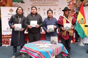 Presentan libro que revela la riqueza visual de Tiwanaku