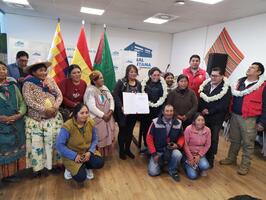Asociación “27 de Mayo Eucaliptos B” recibió de manos de la Alcaldesa Ley Municipal que les da legalidad