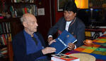 Eduardo Galeano recibe a Evo Morales y sugirió nombre del Libro del Mar