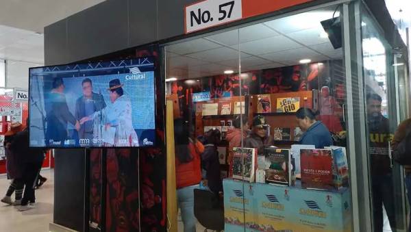 Con trueque de libros culmina la Feria Internacional del Libro de El Alto