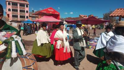 Celebración de los apóstoles San Pedro y San Pablo en Tiahuanaco