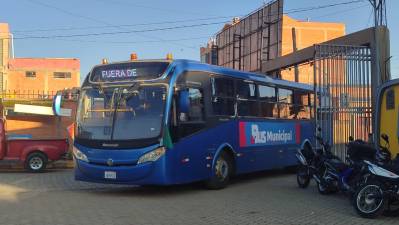 Servicio de bus municipal alteño en el ojo de la tormenta 