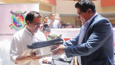 37 carreras de la UPEA se benefician con equipamiento 