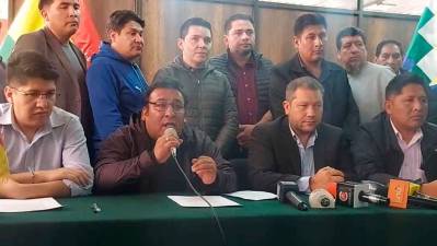 Transportistas de La Paz  levantan paro y bloqueos tras acuerdo con el Gobierno 