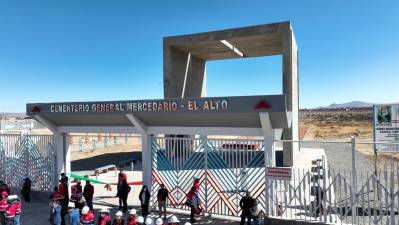 Prohíben consumo de alimentos y bebidas al interior de los cementerios