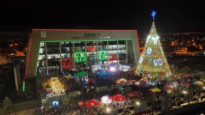 Encienden árbol navideño en el Jach’a Uta