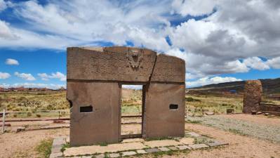 Restauran monumentos líticos en Tiwanaku con apoyo de EE.UU.