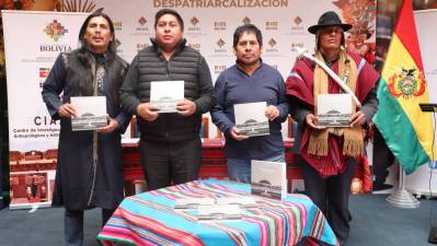 Presentan libro que revela la riqueza visual de Tiwanaku