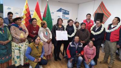 Asociación “27 de Mayo Eucaliptos B” recibió de manos de la Alcaldesa Ley Municipal que les da legalidad
