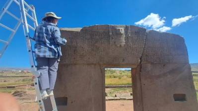 Expertos extranjeros restauran por primera vez Tiwanaku